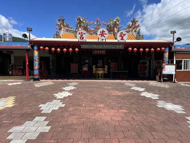 台東鹿野永安聖安宮擲筊領獎金　逾50人抱回現金 | 華視新聞