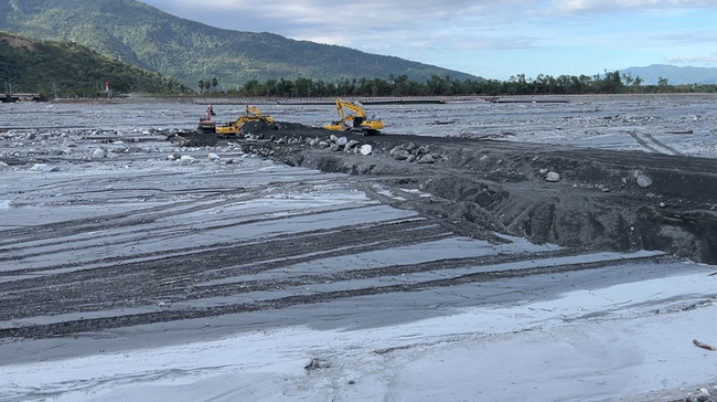 馬太鞍災區單日清淤近萬噸創新高  便橋10/15完成 | 華視新聞