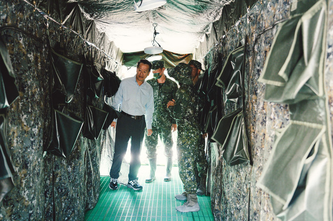 顧立雄視導花蓮救災部隊 盼秋節前恢復災民生活 | 華視新聞