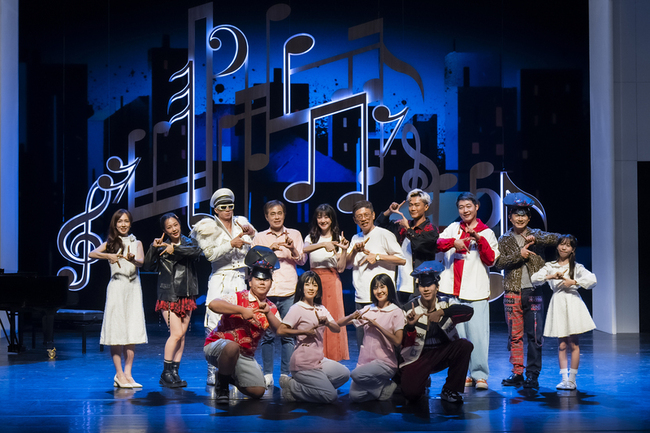 腦內失控的iTunes　音樂劇探索現代人困境 | 華視新聞