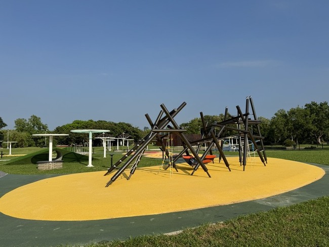 北市內湖休閒運動公園優化啟用　新設共融式遊具 | 華視新聞