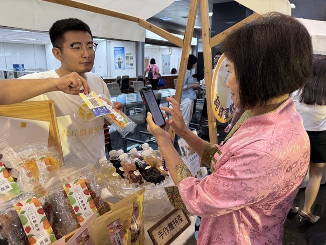 南投推數位點數　參加政策宣導集點抵特約店消費 | 華視新聞