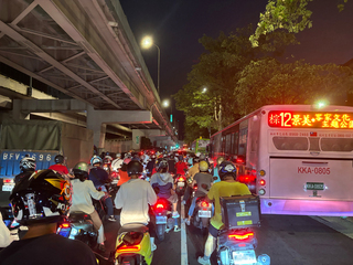 中秋連假前夕下班車流嚴陣以待　北市警提前上崗