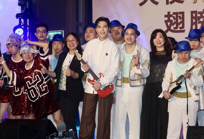 蕭敬騰全包員工赴花蓮救災費用　不願公益成為競賽 | 華視新聞