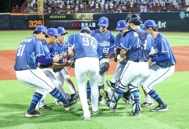 富邦悍將本季墊底  林華韋：個人要負很大責任 | 華視新聞