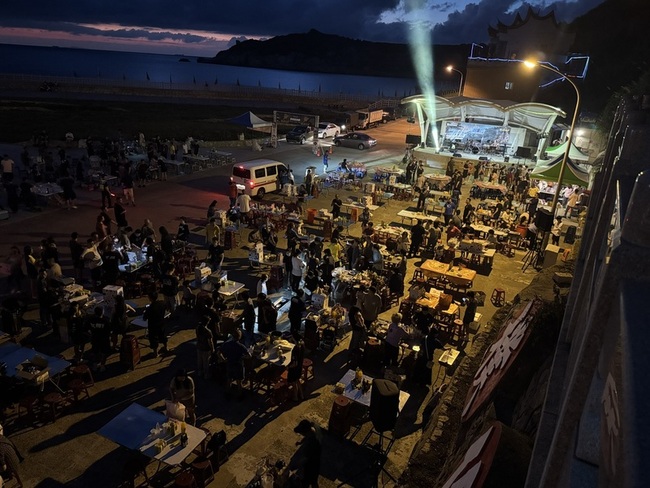 秋節全島齊聚一堂烤肉　凝聚東引軍民情感 | 華視新聞