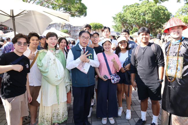 台南熱蘭遮市集穿越400年　當安平古堡「王城地主」 | 華視新聞