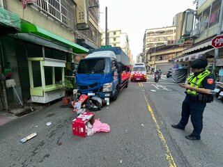 台中77歲婦騎機車準備擺攤　遭小貨車碰撞不治