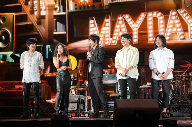 五月天超犀利趴壓軸　李竺芯合唱法式「軋車」 | 華視新聞