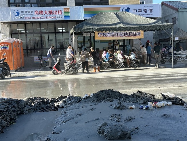 花蓮災民慨嘆家園淹掉  一站式服務領慰助金 | 華視新聞