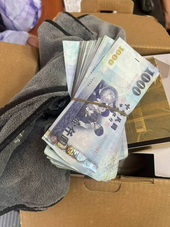 台中婦寄見面誠意金10萬　警阻感情詐騙保住存款 | 華視新聞