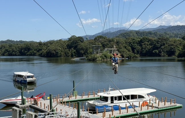 明德水庫新玩法　空中索道自行車預計11月試營運 | 華視新聞