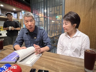 與盧秀燕吃生煎包 張亞中坦言對黨主席選舉不舒服