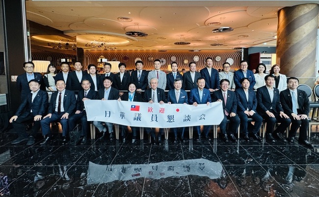 日本國慶祝賀團赴台 古屋暗示帶高市親筆信給賴總統 | 華視新聞