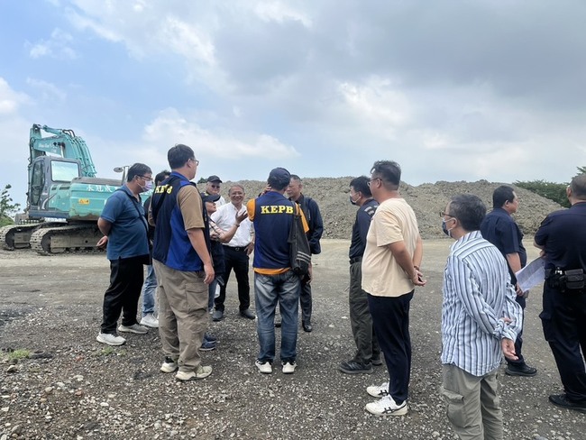 大坪頂遭疑棄置廢棄物　高市府：使用符合規定 | 華視新聞