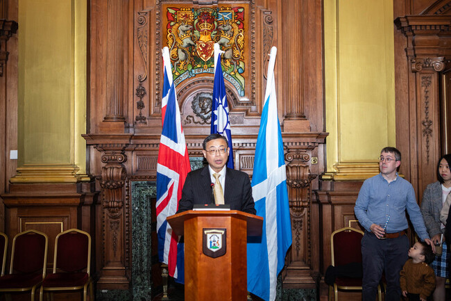 愛丁堡駐處國慶酒會　蘇格蘭政要無畏風雨出席 | 華視新聞