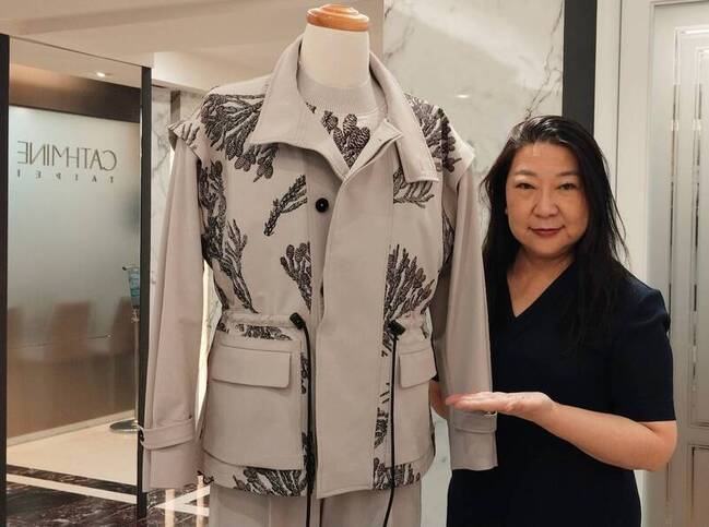 大阪世博台灣館導覽制服環保布料　含玉米、牡蠣殼 | 華視新聞