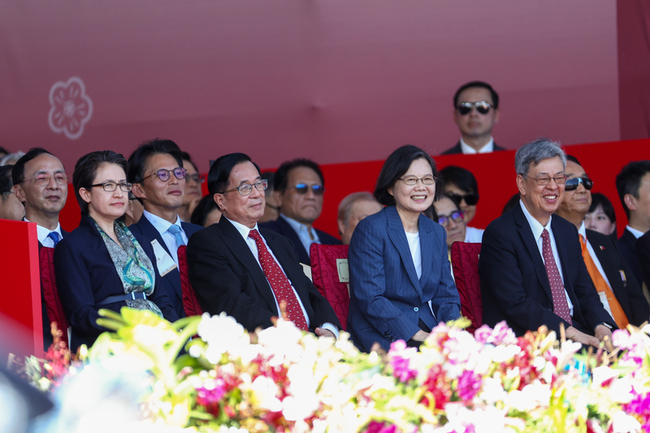 黃國昌出席國慶　批民進黨撕裂社會籲總統弭平傷痕 | 華視新聞