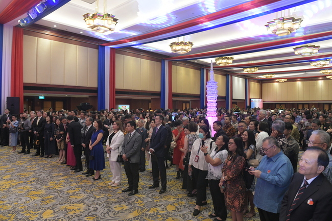 駐印尼代表處國慶酒會　點亮101大樓冰雕歡慶雙十 | 華視新聞