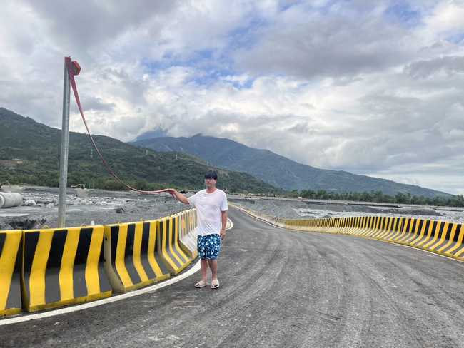 馬太鞍溪橋涵管便道通車　居民放鞭炮慶祝 | 華視新聞