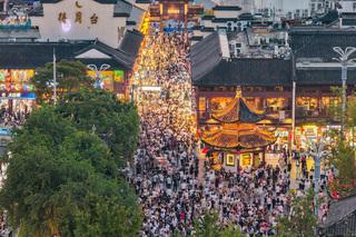 中國十一長假消費年增2.7%  旅遊興旺電影遇冷