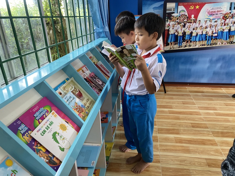 愛心閱覽室落成　學生閱讀課外讀物