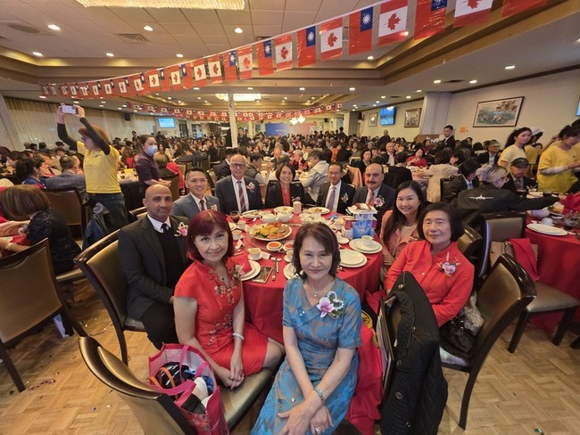 逾500名大溫哥華僑胞慶雙十  展現台灣強大AI實力 | 華視新聞