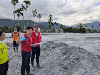 馬太鞍溪堰塞湖釀災 陳駿季勘查指示研擬復育方案