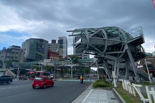 新北採減法工程　板橋府中遊龍陸橋完成拆除