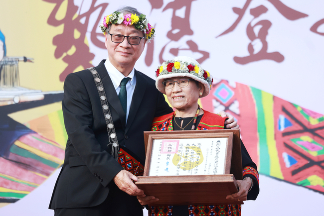 李遠授證　表彰重要傳統工藝保存者孫菊花成就 | 華視新聞