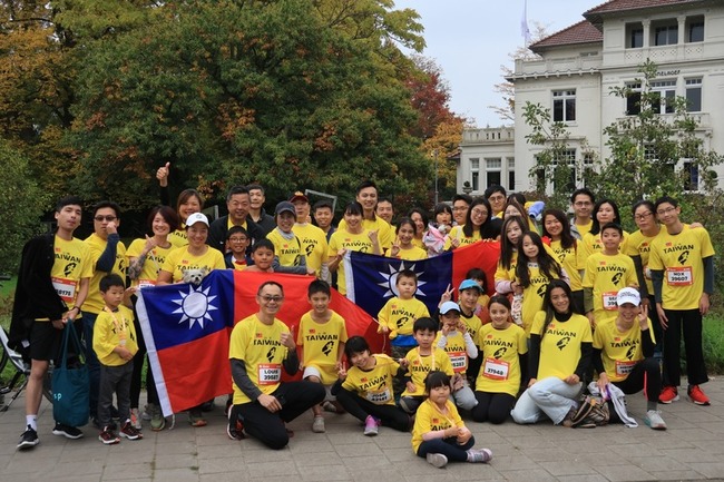 愛因霍芬馬拉松看見台灣　旅荷台人穿TAIWAN跑衣上場 | 華視新聞