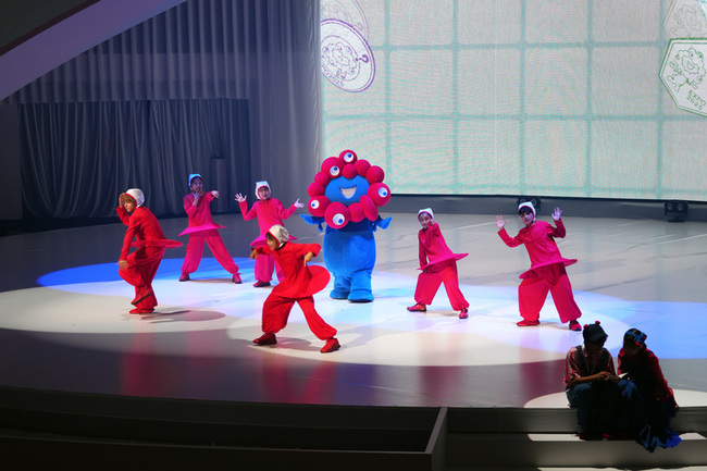 大阪世博閉幕式  石破茂頒發吉祥物「脈脈」感謝狀 | 華視新聞