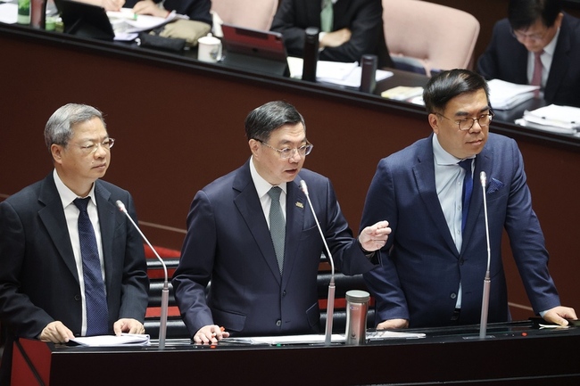 水庫設光電板　卓榮泰：若無法處理水質問題就不開發 | 華視新聞