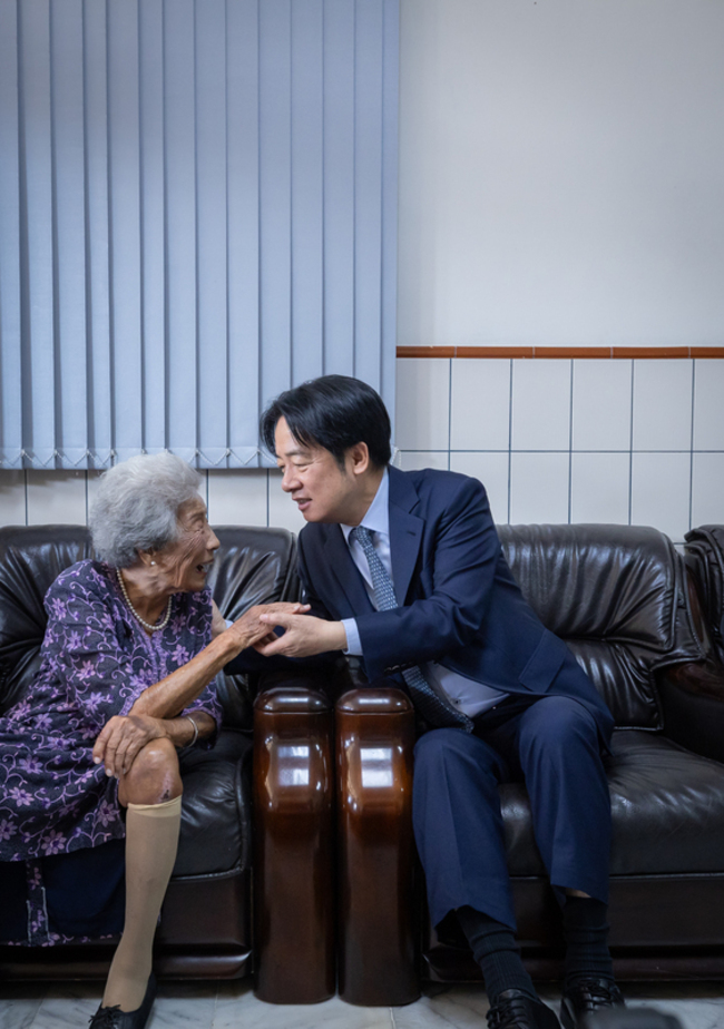 總統探望百歲人瑞　祝福全國長輩重陽節快樂 | 華視新聞