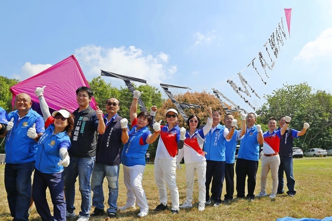 苗栗風箏節光復連假登場　國旗空中飛揚挺台灣 | 華視新聞