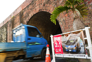 恆春古城西門將禁行四輪車　居民盼路擋重新設計