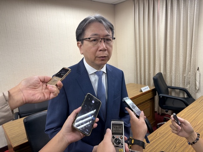 民眾拍攝總統車隊遭制止　蔡明彥：特勤維安不容閃失 | 華視新聞