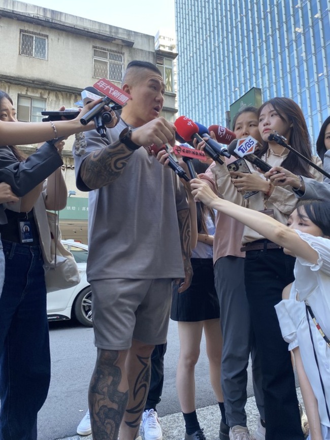 直播喊斬首總統　館長赴刑事局稱無恐嚇之意 | 華視新聞