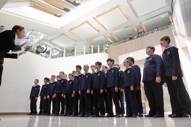 維也納少年合唱團快閃故宮　來台開唱「雨夜花」 | 華視新聞