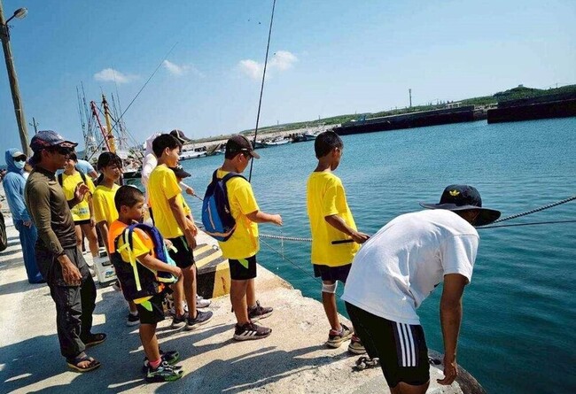 澎湖風櫃國小永續釣魚日　用釣線牽起愛海行動力 | 華視新聞