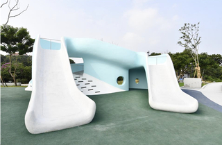 天空遊戲場玩滑梯2人骨折　彰縣府：將除蠟理賠