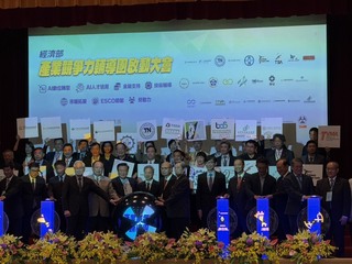 產業競爭力輔導團祭7措施　經長：助傳產度過難關