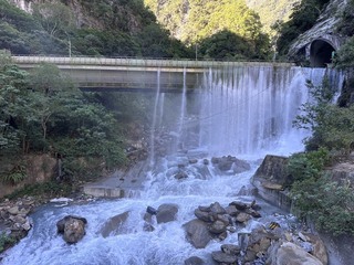 花蓮立霧溪堰塞湖水從公路溢流　下游風險降低