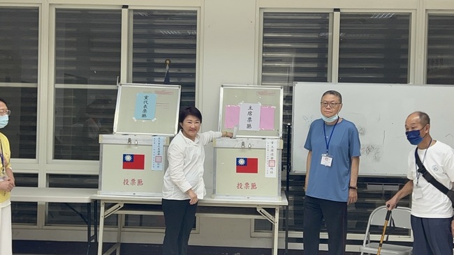 國民黨主席選舉　藍縣市首長投票盼團結向前 | 華視新聞