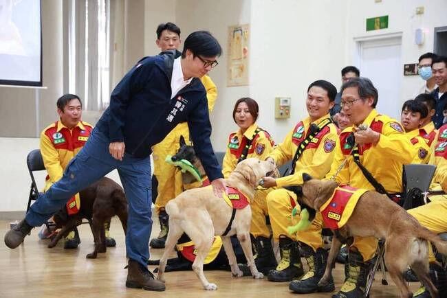 高雄特搜隊馳援花蓮  陳其邁加碼115年增編千萬採購 | 華視新聞