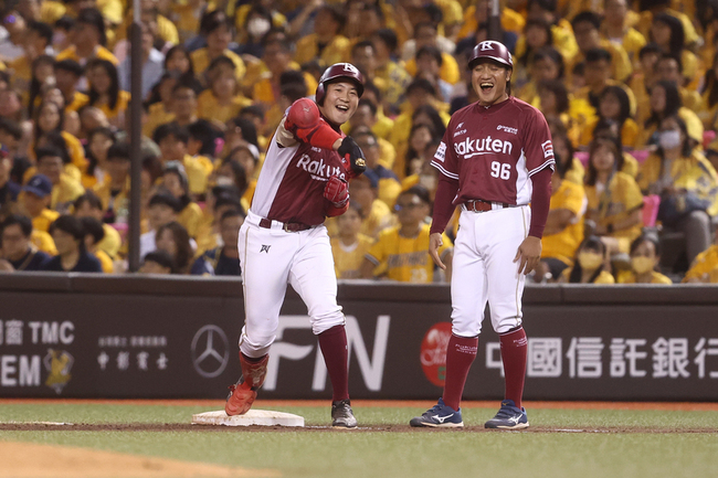 中職總冠軍賽首戰4萬人滿場　桃猿勝兄弟搶指標首勝 | 華視新聞