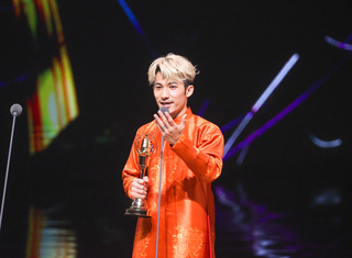 連炳發敲金鐘寫新猷  成首位越南籍男主角獎得主