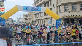 基隆半程馬拉松登場　4千名跑者微雨中開跑