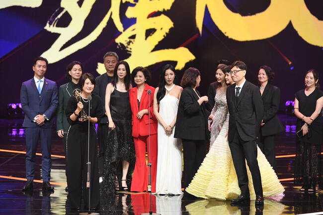 敲響金鐘獎　中華電、台灣大投資內容告捷 | 華視新聞