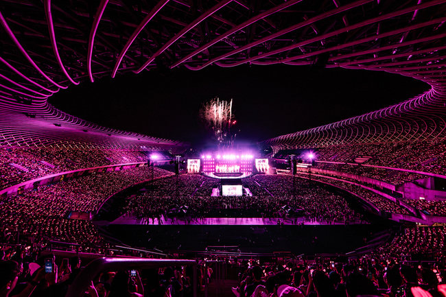 鳳梨酥加珍奶　BLACKPINK高雄開唱感受台灣味 | 華視新聞